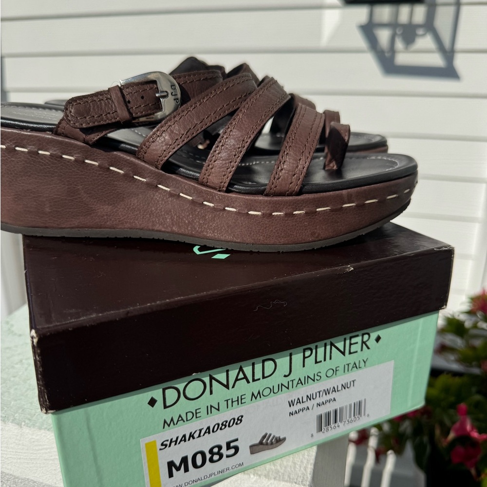 EUC Donald J. Pliner Women's Brown Wedge Sandals Shakia0808 8.5
